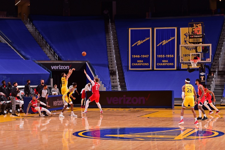 开云APP-利拉德回顾往事：库里受我言论激励独得62分，自此避免与之言语交锋